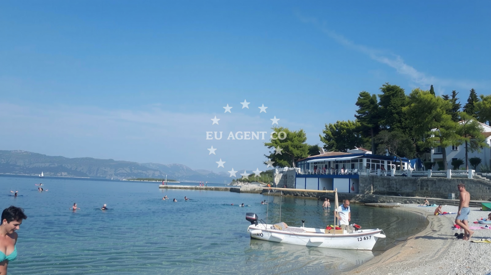 Beach facilities and surroundings at Prvi zal beach in LUMBARDA 525, Lumbarda