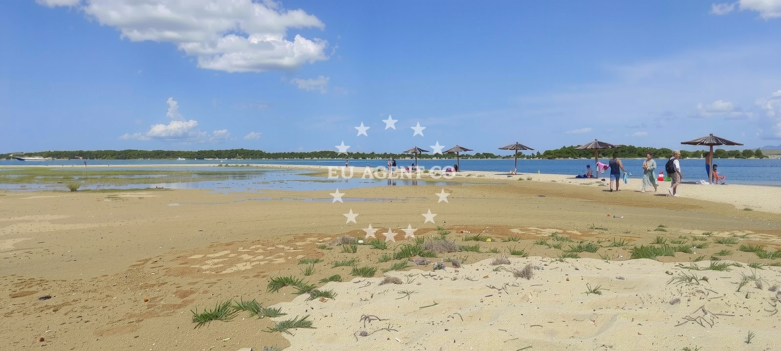 Shoreline and swimming area at Pseca Plaza Privlaka in Put Matije Gupca 50 Privlaka, Privlaka