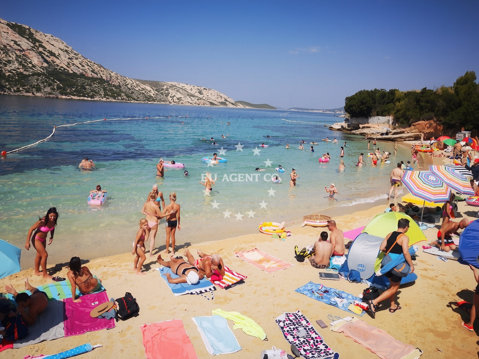 Beach facilities and surroundings at Pudarica beach in 574 Barbat, Rab