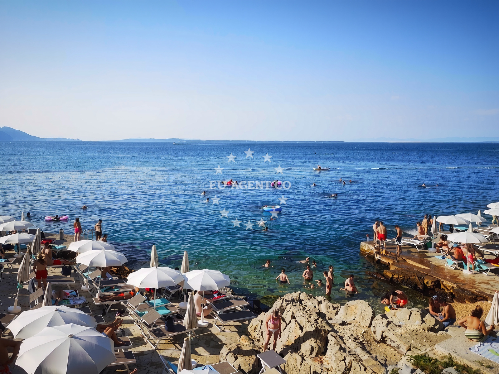 Shoreline and swimming area at Punta beach in otok Mali Lošinj Apartmaji Punta, Veli Lošinj