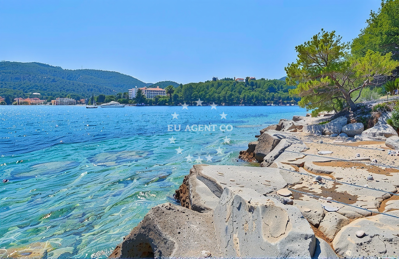 Beach facilities and surroundings at Punta od biskupa (FKK), Vis (Vis) Beach in Punta od biskupa (FKK)