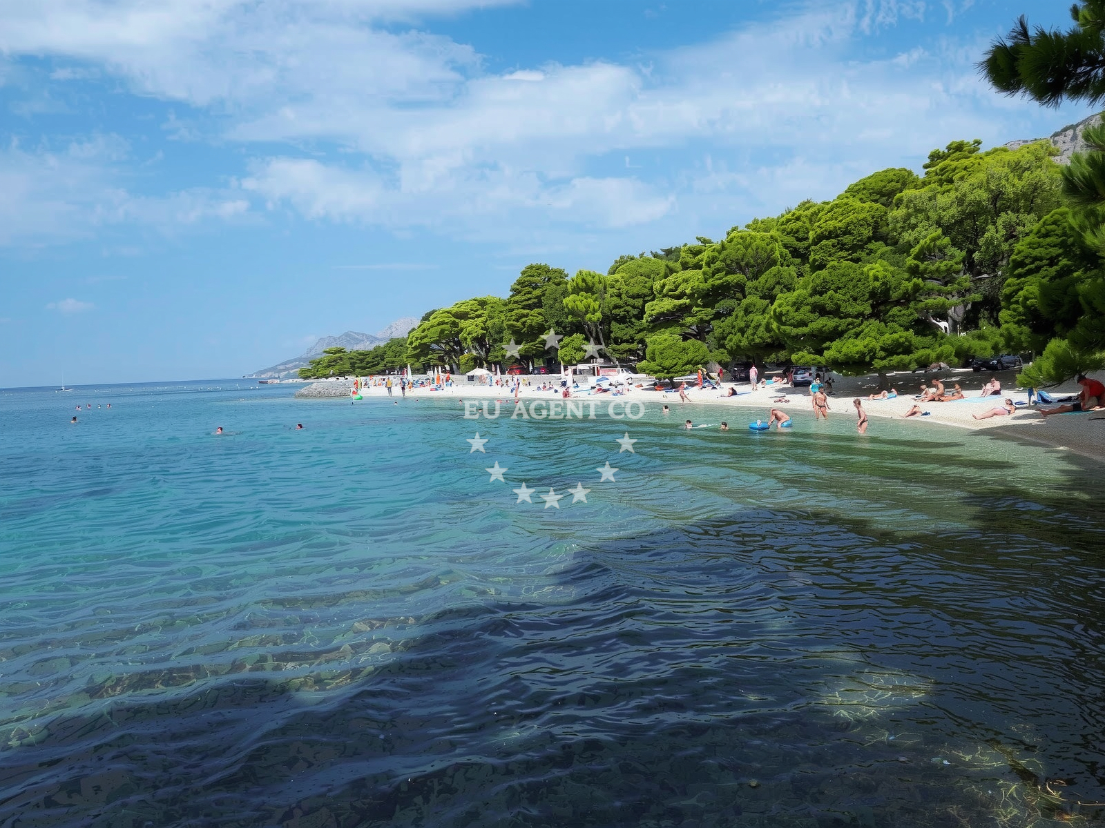 Shoreline and swimming area at Punta Rata beach in Podraće 1, Brela