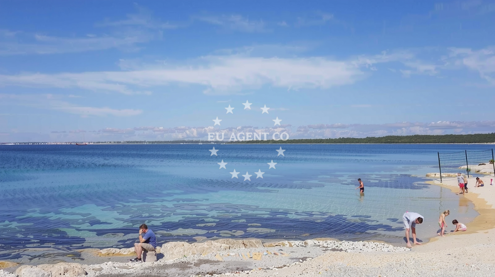 Beach facilities and surroundings at Punta Skala beach II