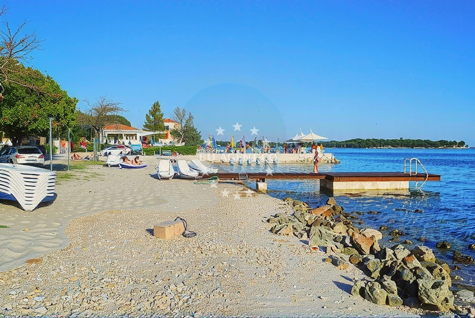 Beach facilities and surroundings at Punta Skala jug, Petrčane Beach in Punta Skala jug