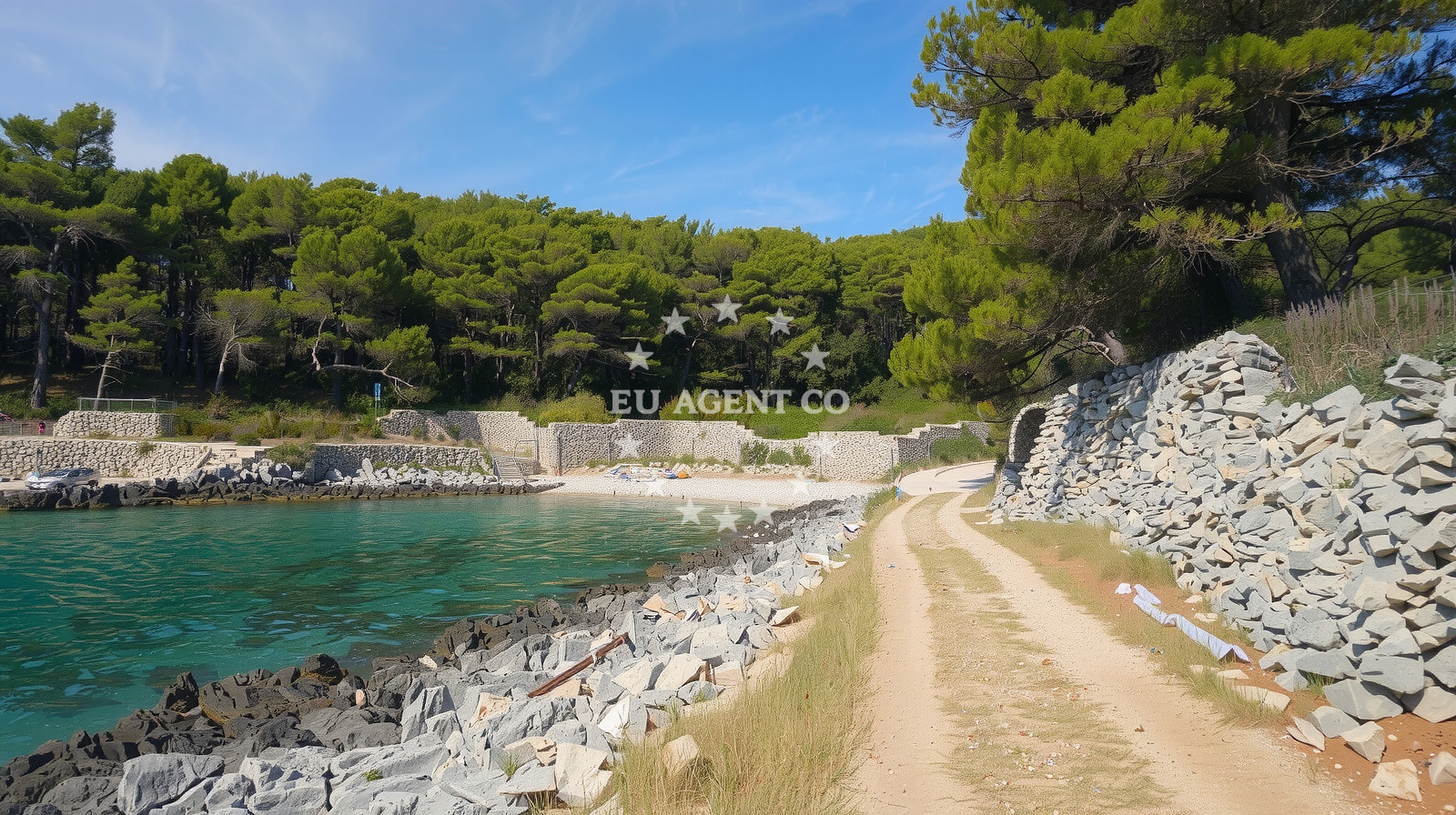 Overview of Puntica II beach in Put Pojatice, Sumartin