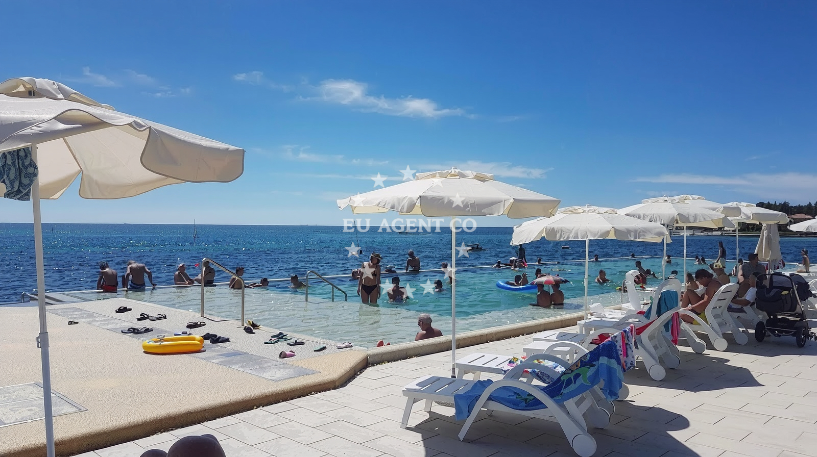 Additional view of Punto Mare beach