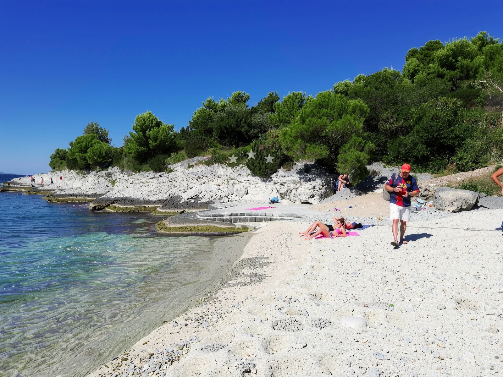 Beach facilities and surroundings at Put Tatinje beach in Rastica X 8, Trogir