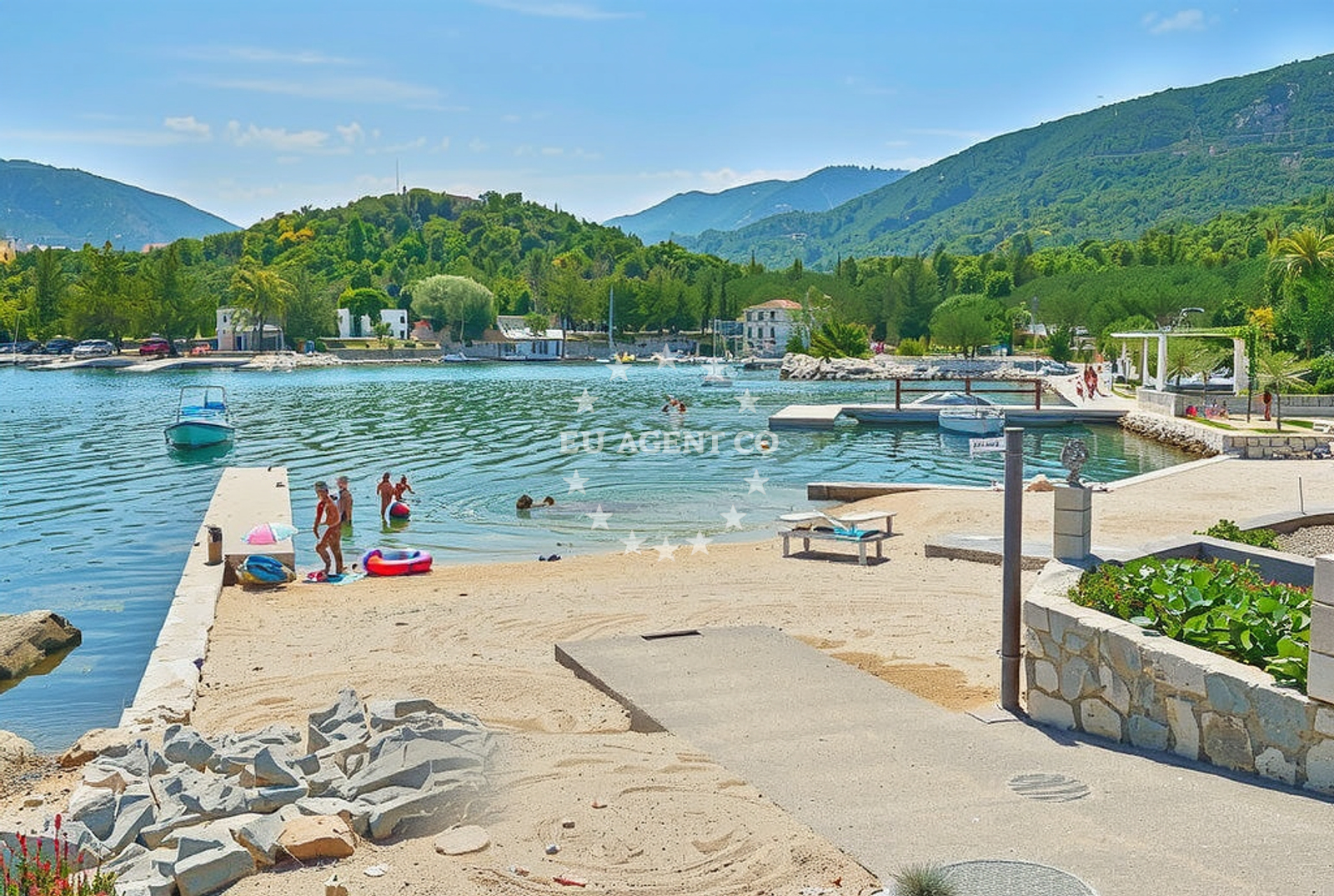 Shoreline and swimming area at Putniković: beaches and coves (2) in Putniković
