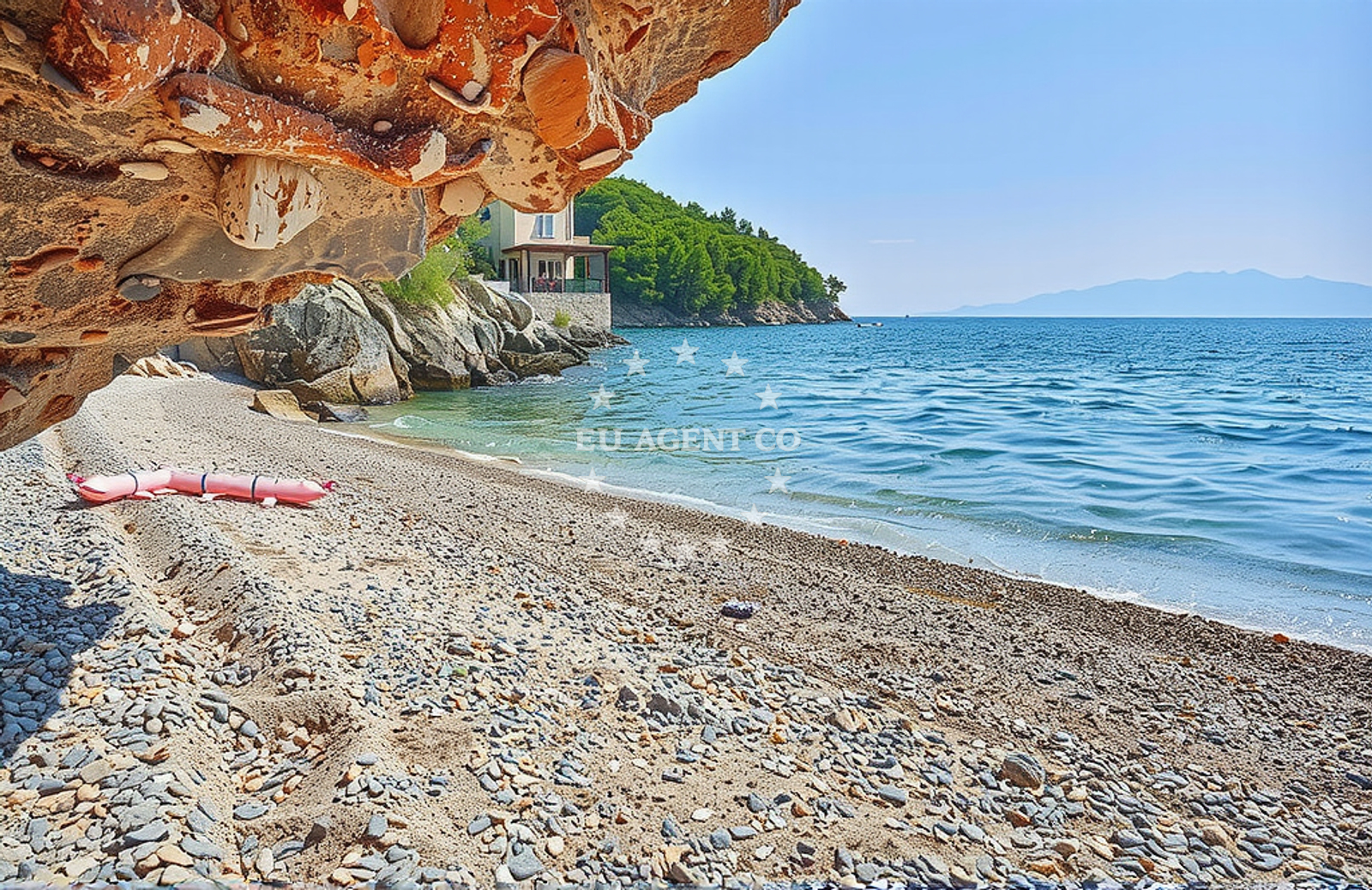 Beach facilities and surroundings at Rapak zapad, Gdinj (Hvar) Beach in Rapak zapad