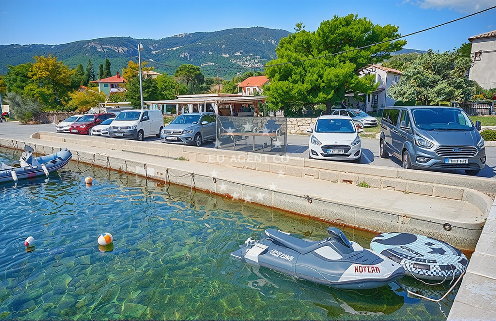 Beach facilities and surroundings at Rapoća, Nerezine (Lošinj) Beach in Rapoća