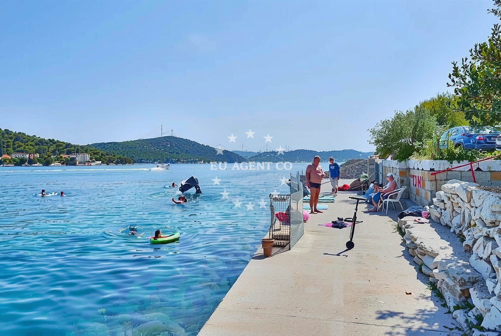 Beach facilities and surroundings at Rat, Tisno (Murter) Beach in Rat