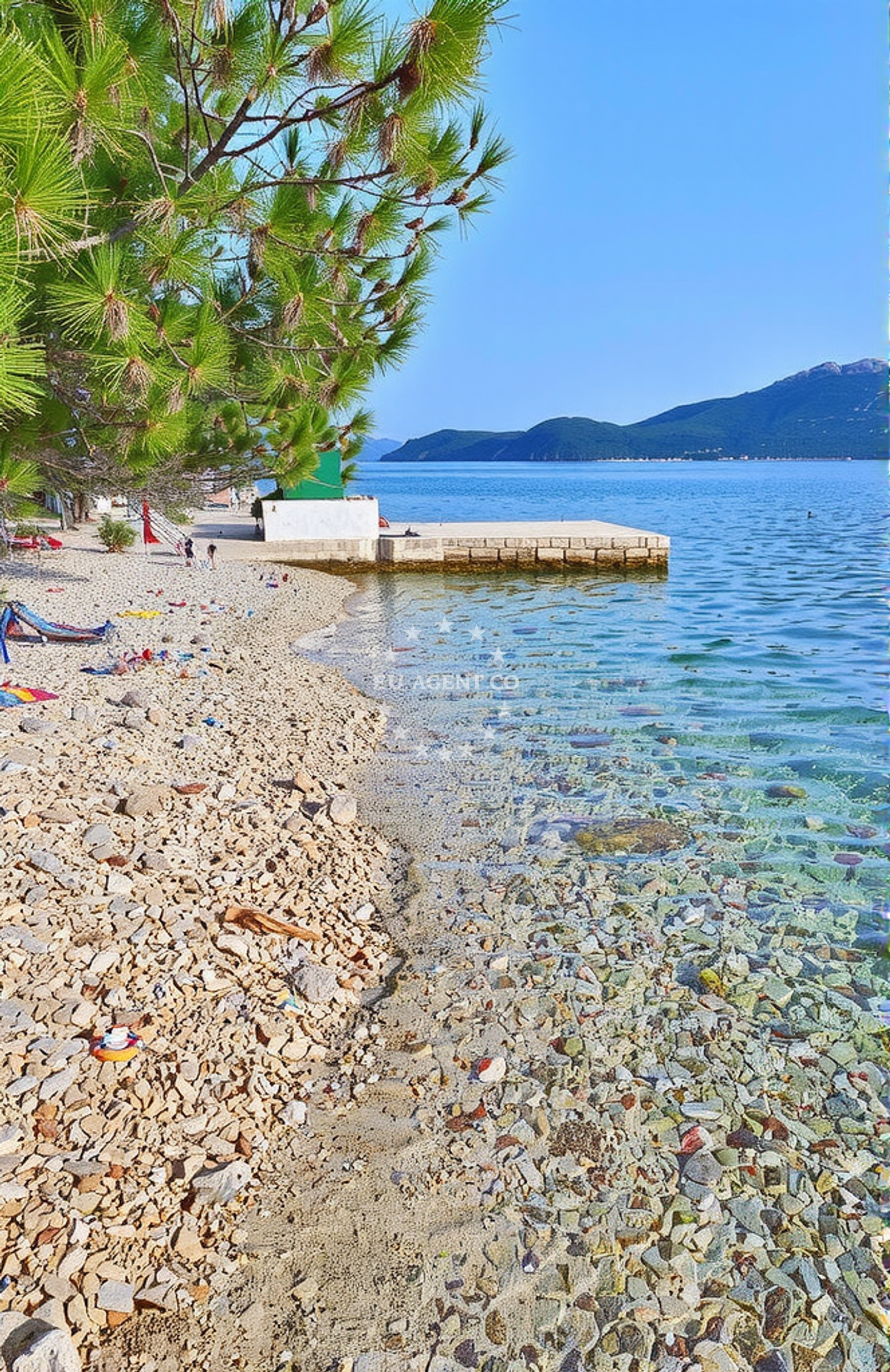 Beach facilities and surroundings at Rava (Rava): beaches and coves (16) in Rava (Rava)