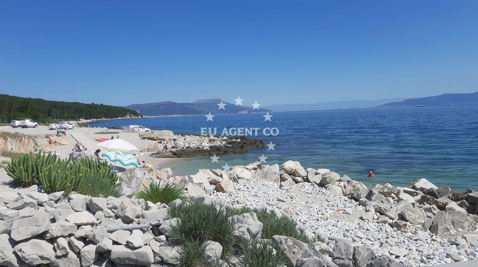 Overview of Ravni beach in Ravni 142, Ravni
