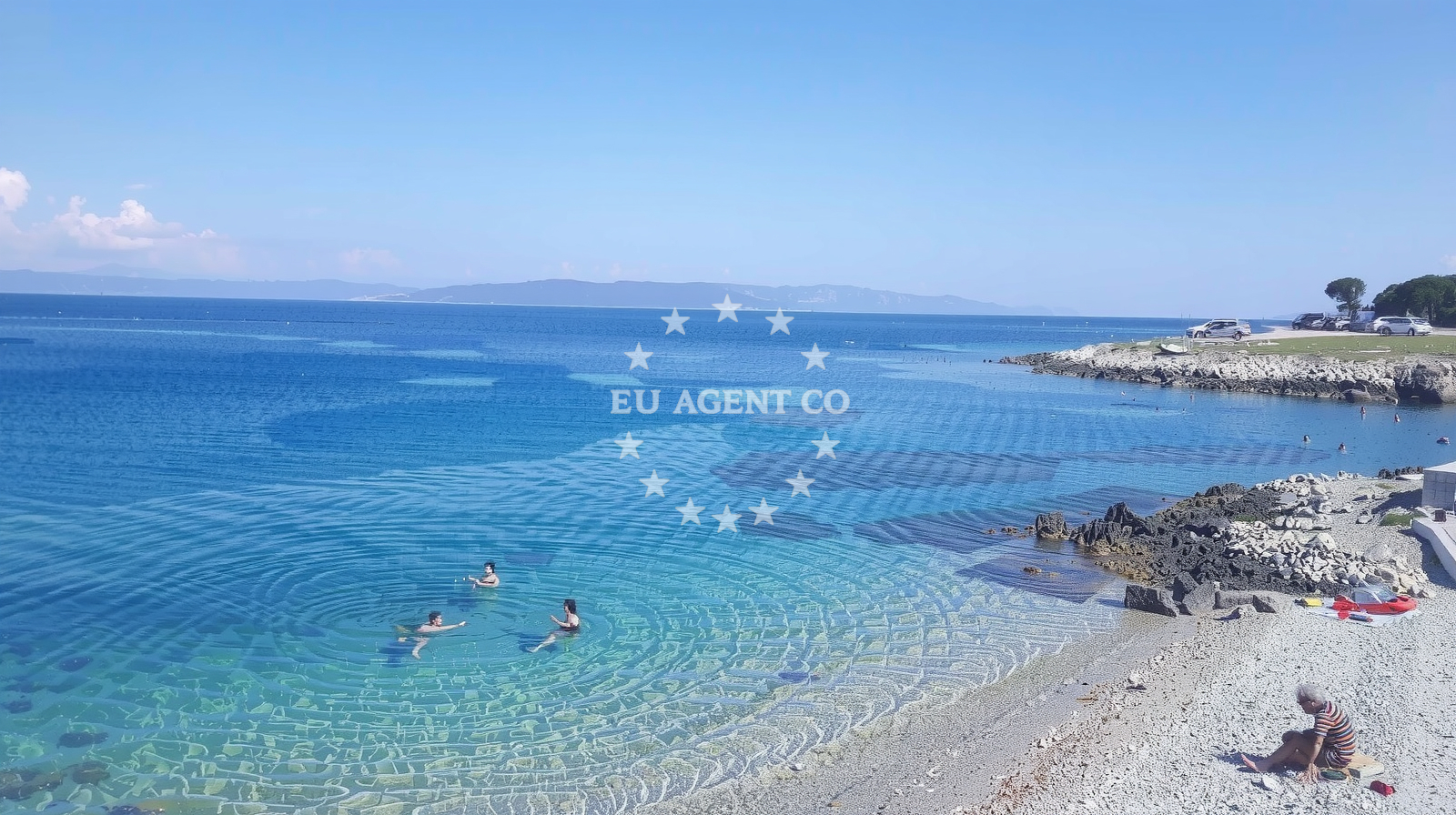 Beach facilities and surroundings at Ravni beach in Ravni 142, Ravni