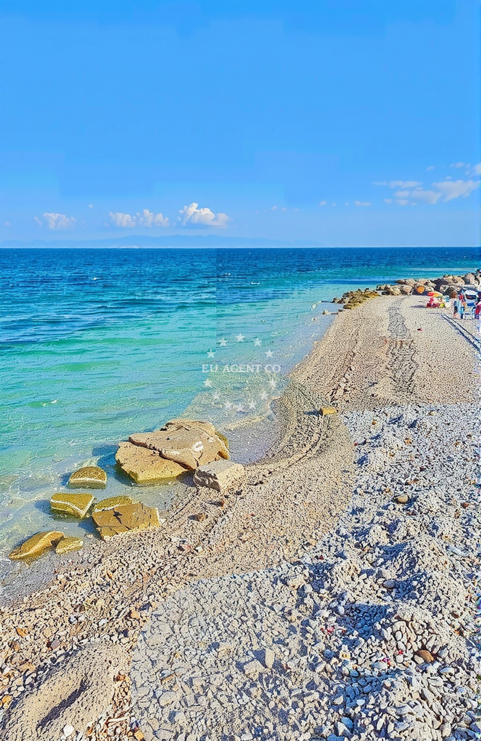 Beach facilities and surroundings at Ravni: beaches and coves (3) in Ravni