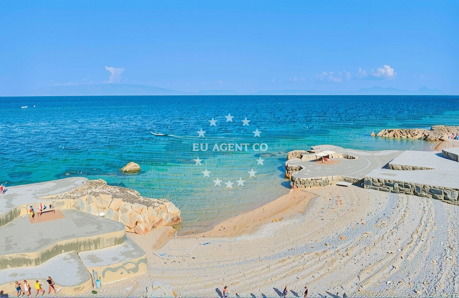 Shoreline and swimming area at Ravni jug, Ravni Beach in Ravni jug