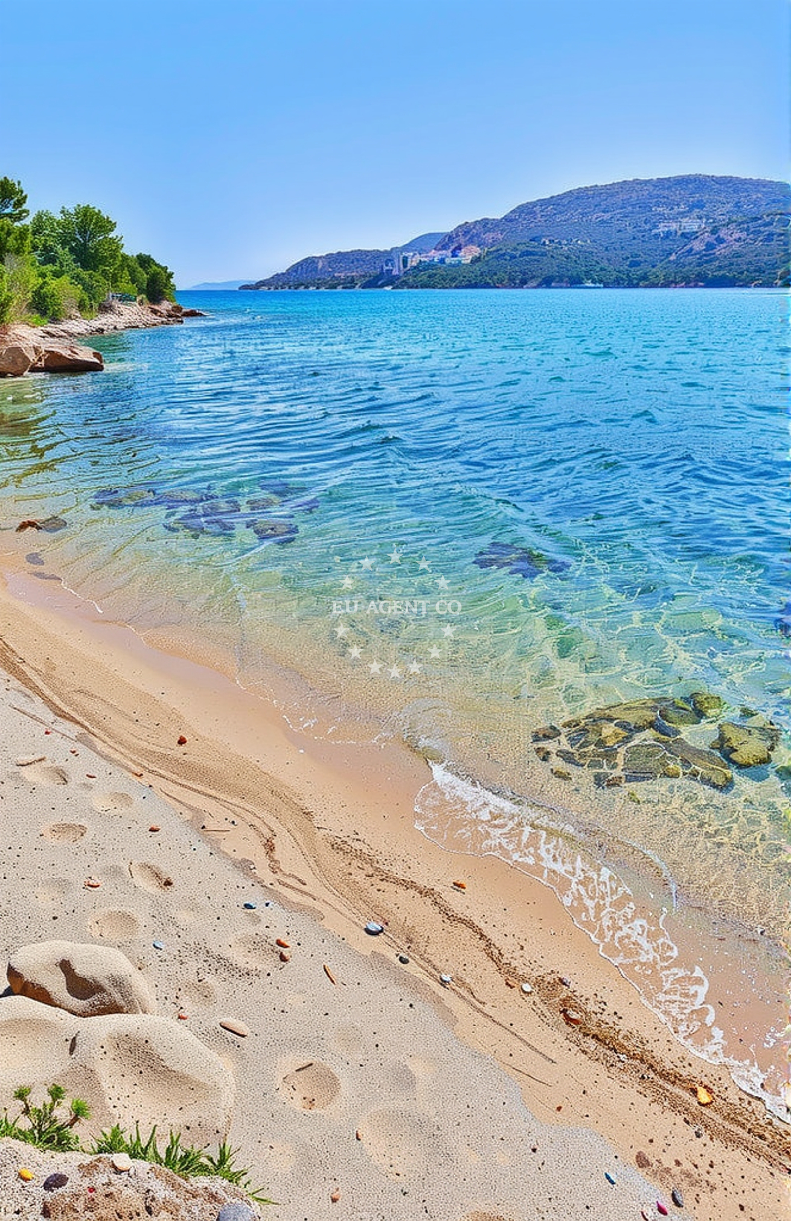 Sea and coastal view of Ravnice istok, Barbat na Rabu (Rab) Beach in Ravnice istok