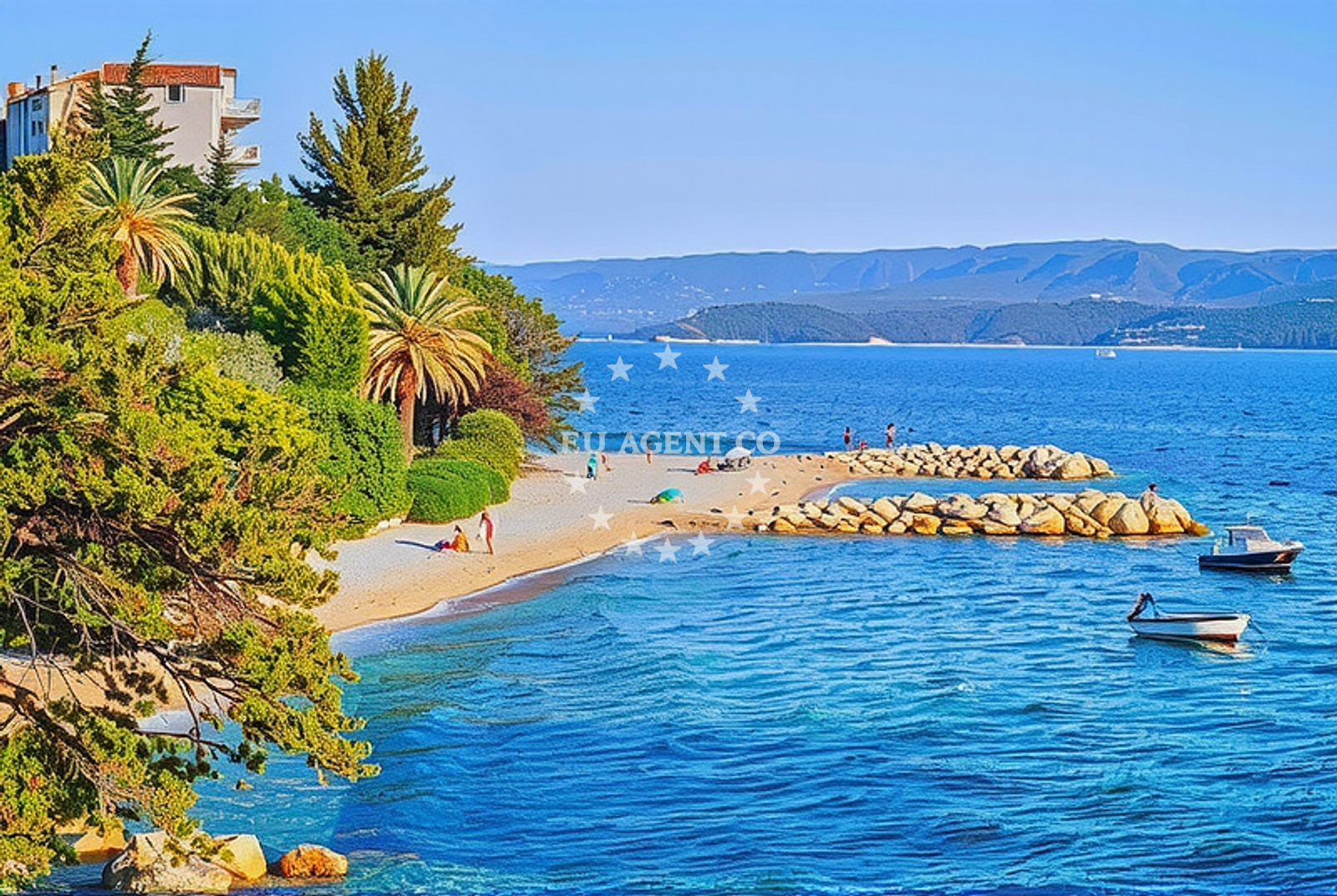 Beach facilities and surroundings at Ravnice jug, Omiš Beach in Ravnice jug