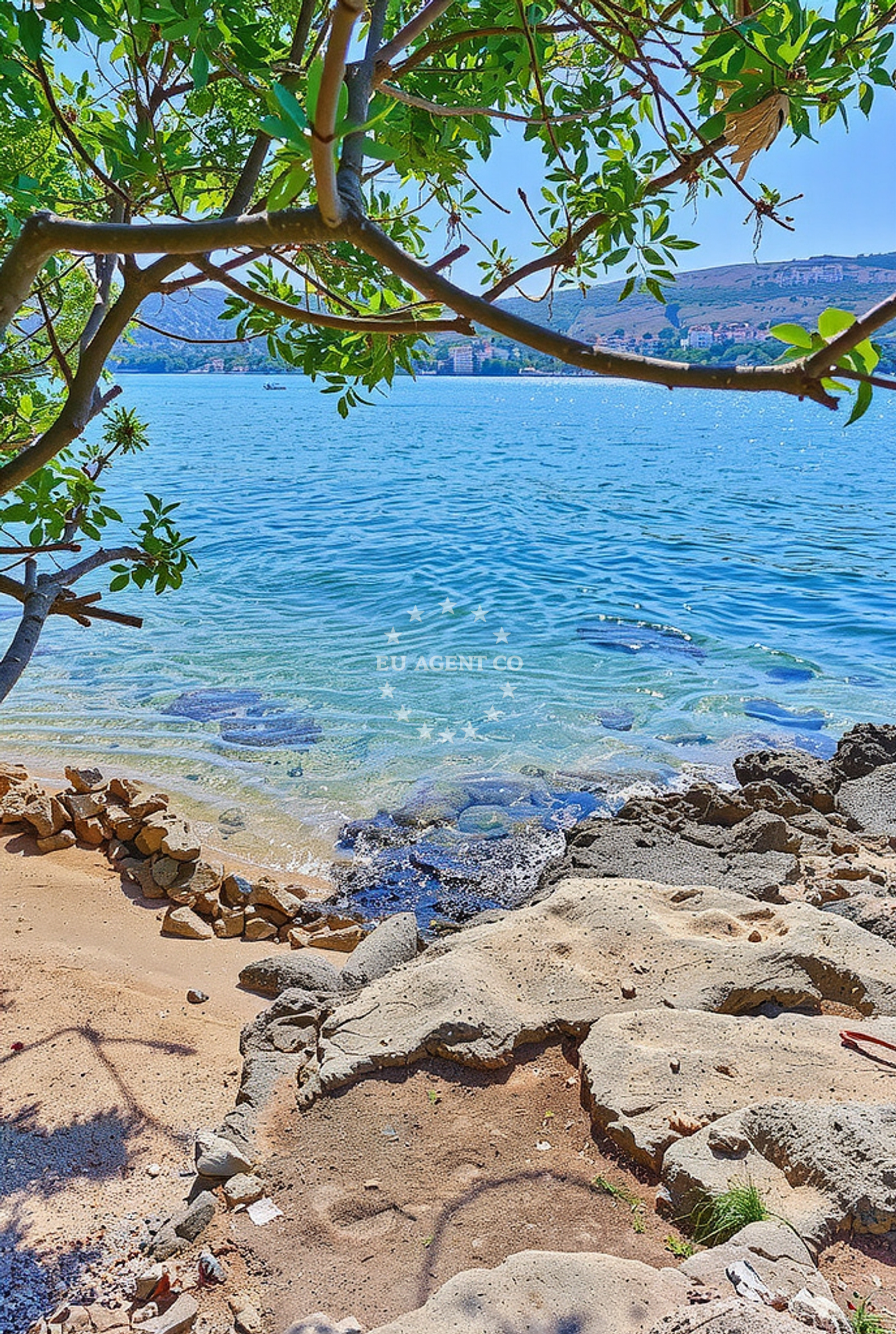 Shoreline and swimming area at Ravnice sredina, Barbat na Rabu (Rab) Beach in Ravnice sredina