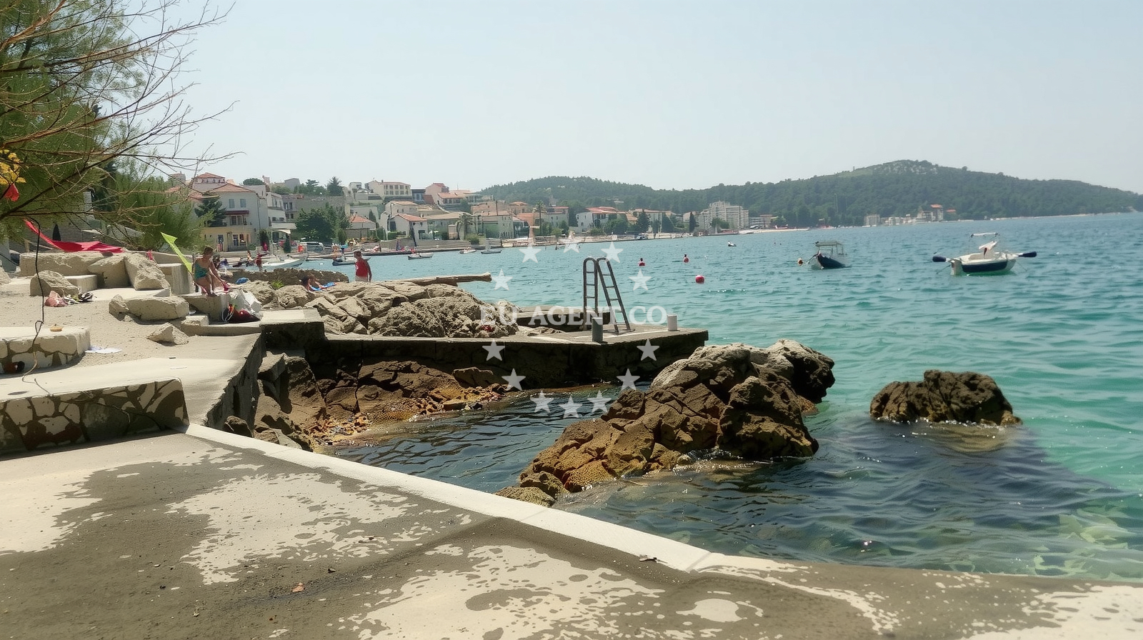 Beach facilities and surroundings at Razanj beach in Ljoljinica 96A, Ražanj