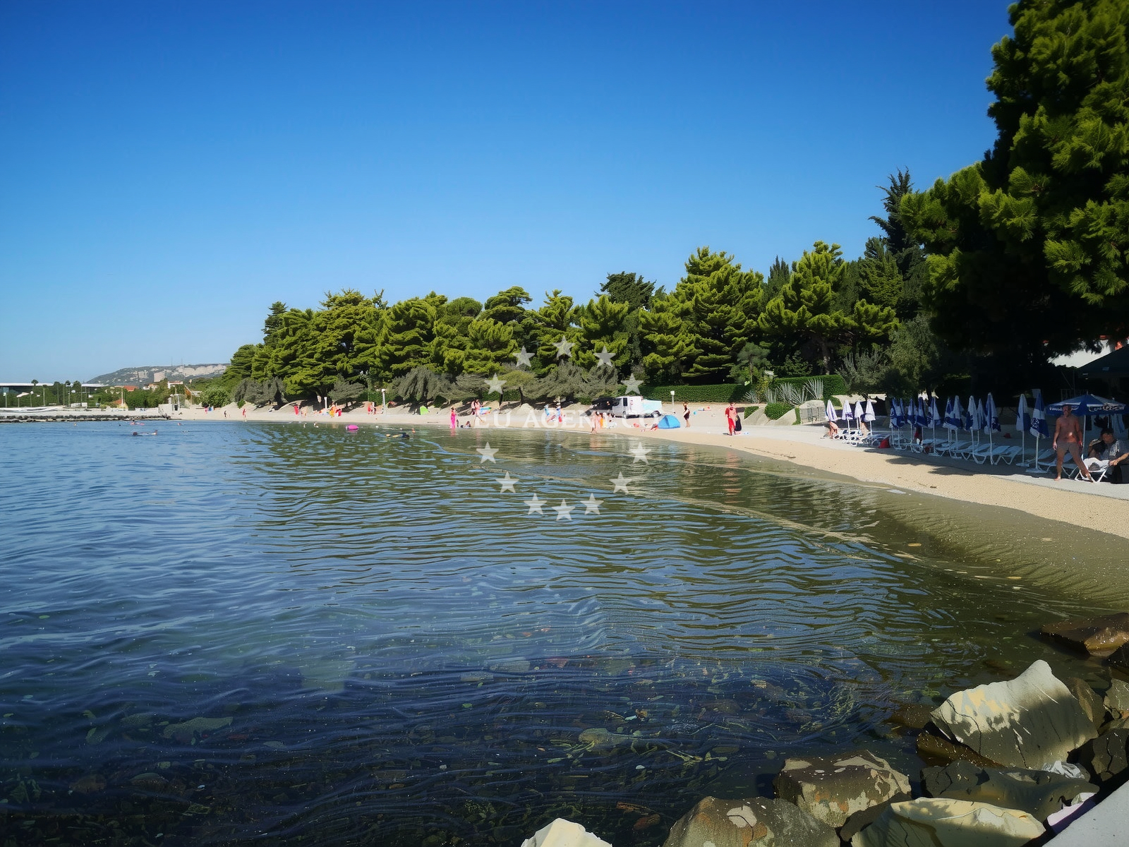 Shoreline and swimming area at Resnik beach in Cesta Dr. Franje Tuđmana 1218, Kaštela