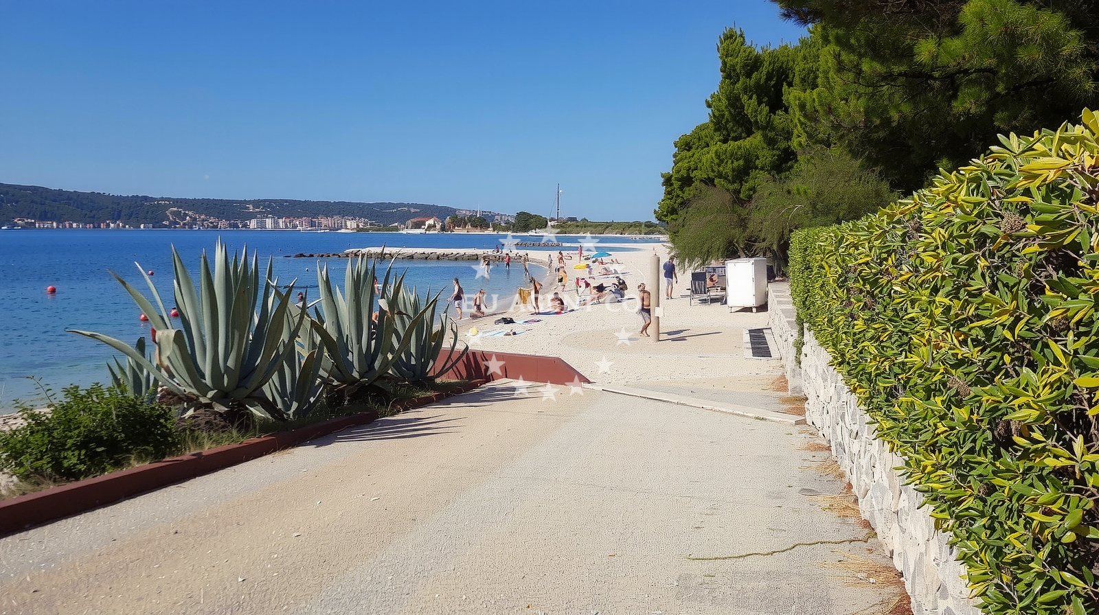 Sea and coastal view of Resnik beach in Cesta Dr. Franje Tuđmana 1218, Kaštela