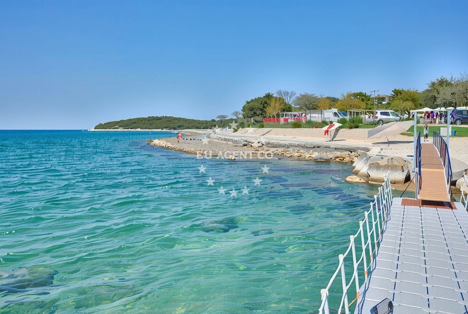 Shoreline and swimming area at Reverol, Funtana Beach in Reverol