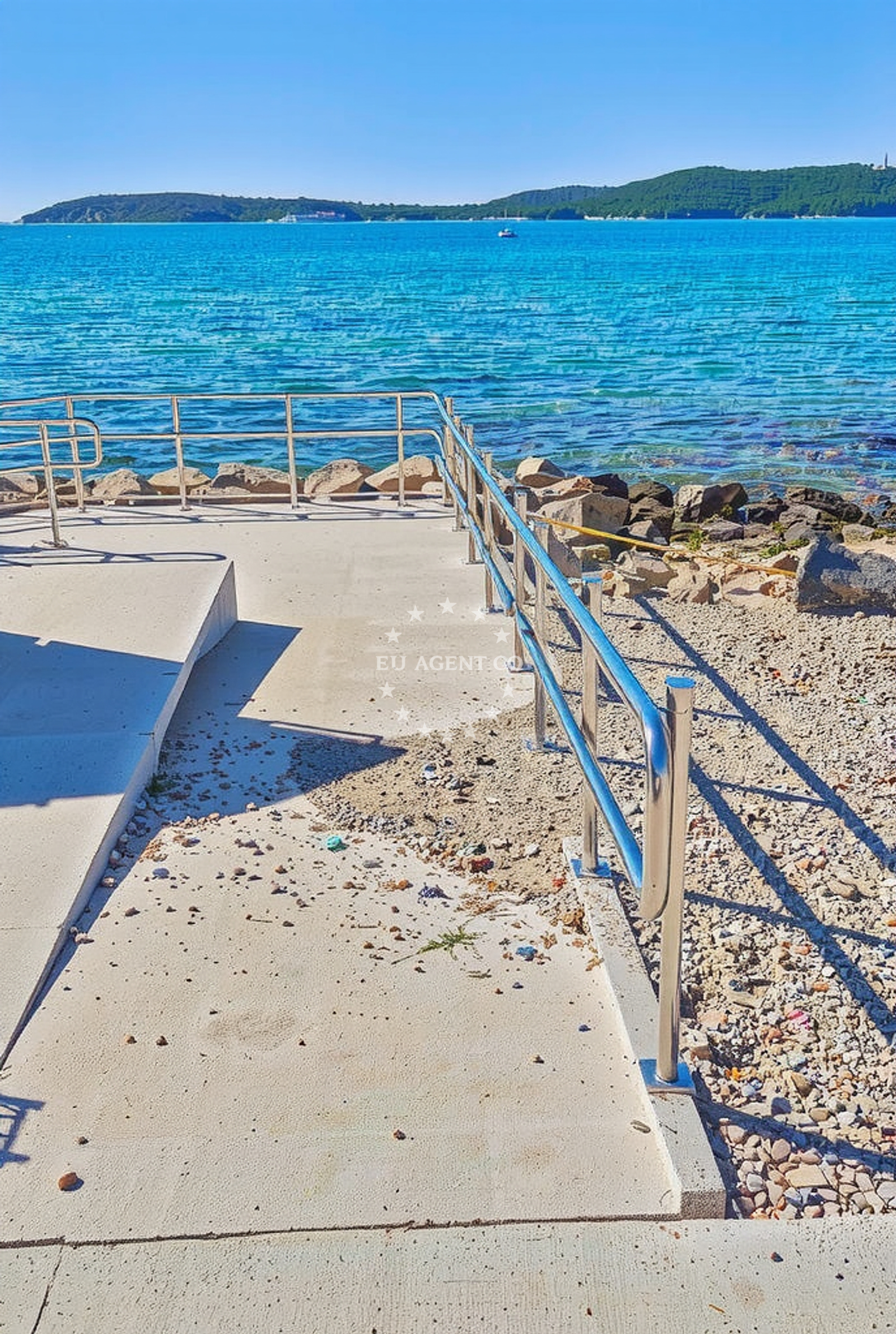Additional view of Rezaliste beach in Ul. Kamenita 2, Brodarica