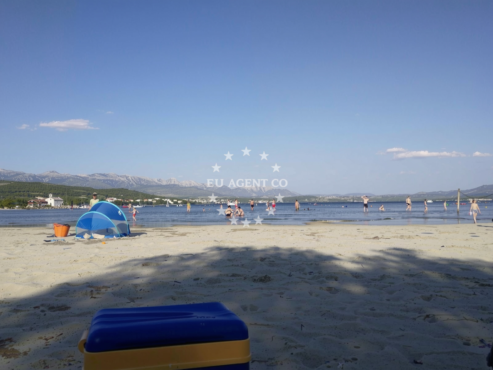 Beach facilities and surroundings at Rezanska plaza II in Ante Starčevića 34, Posedarje