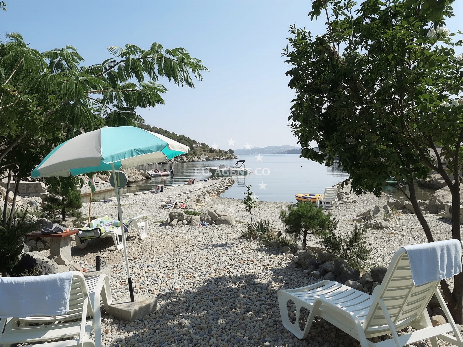 Shoreline and swimming area at Ribarica beach II in Bojna draga 19, Karlobag