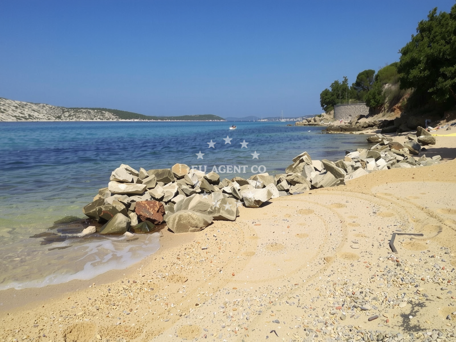 Shoreline and swimming area at Ribon beach in 574 Barbat, Rab