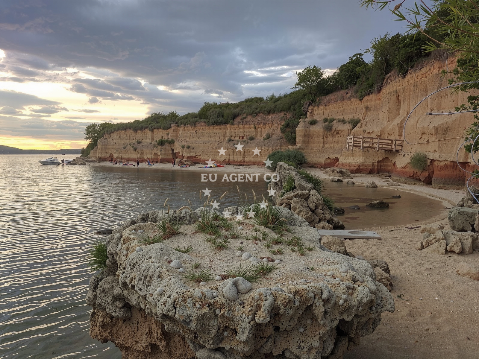 Beach facilities and surroundings at Ribon beach in 574 Barbat, Rab