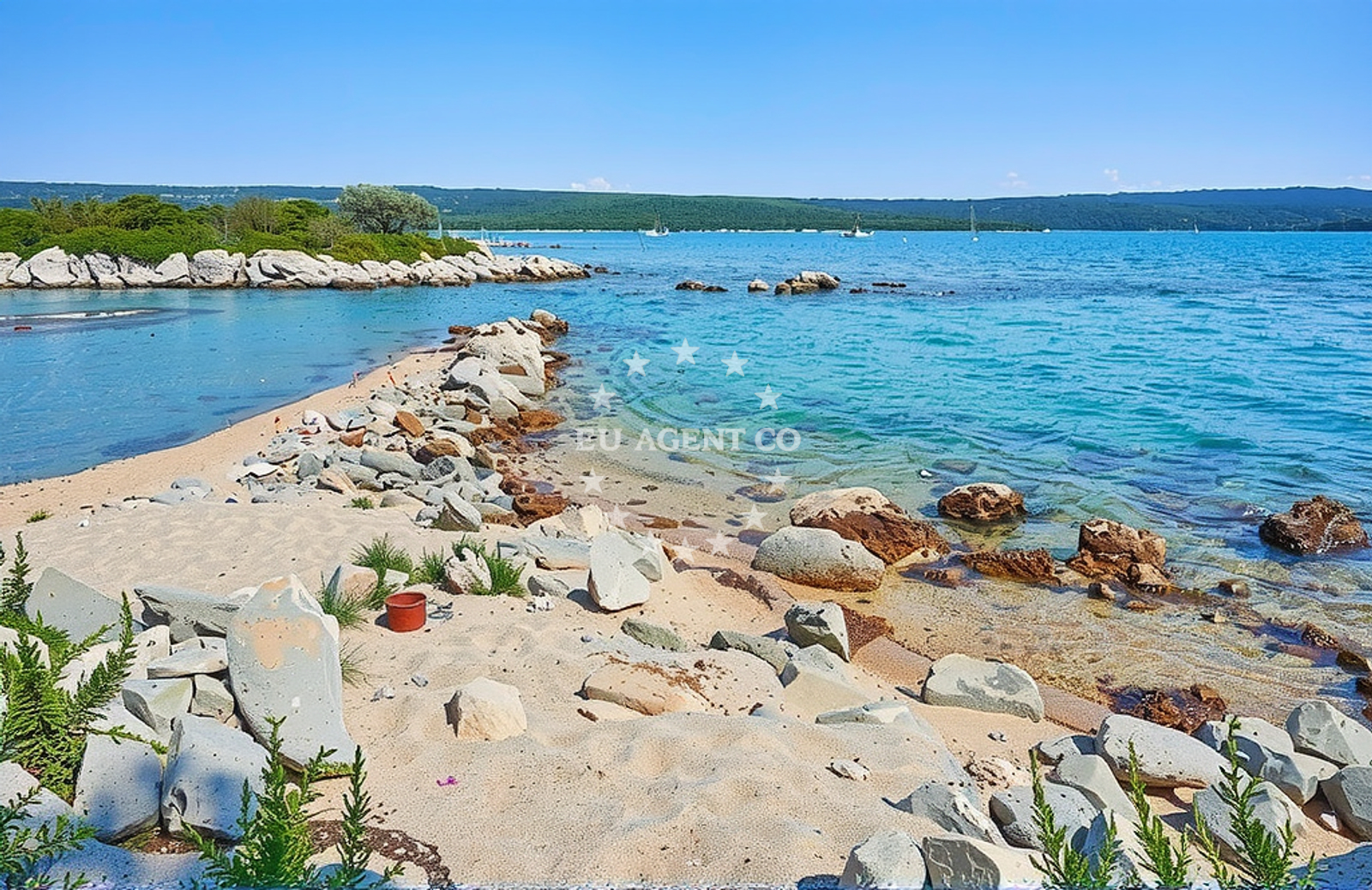 Shoreline and swimming area at Ridimutak sjever, Nerezine (Lošinj) Beach in Ridimutak sjever