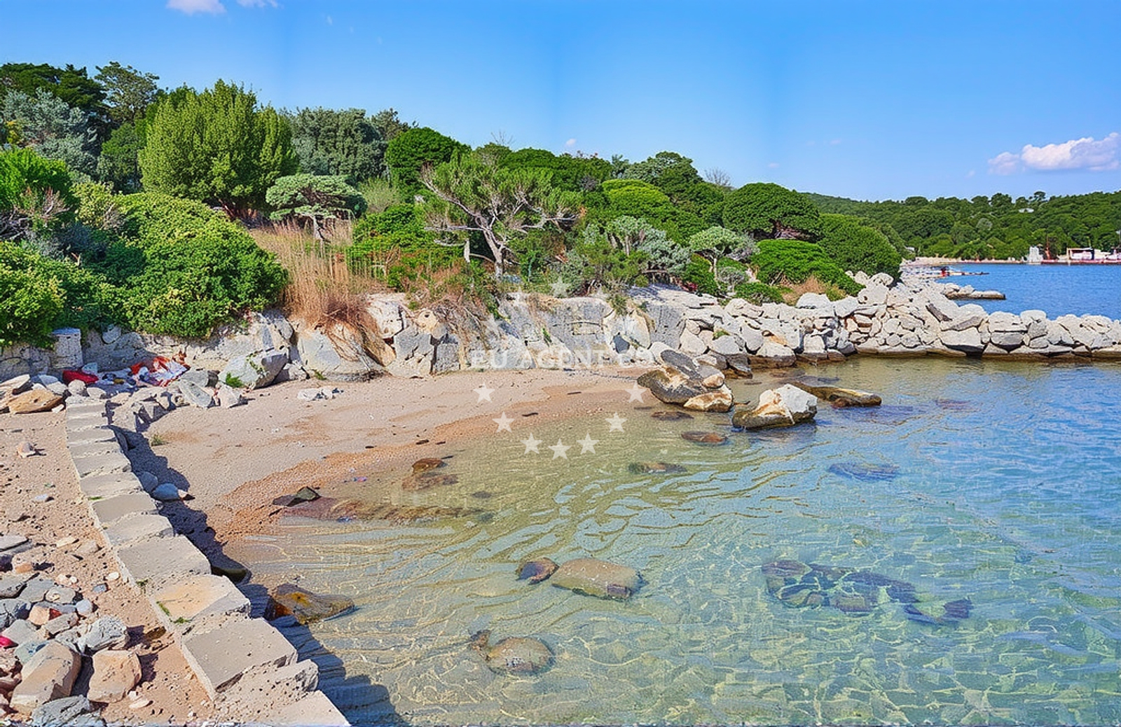 Beach facilities and surroundings at Ridimutak sjever, Nerezine (Lošinj) Beach in Ridimutak sjever
