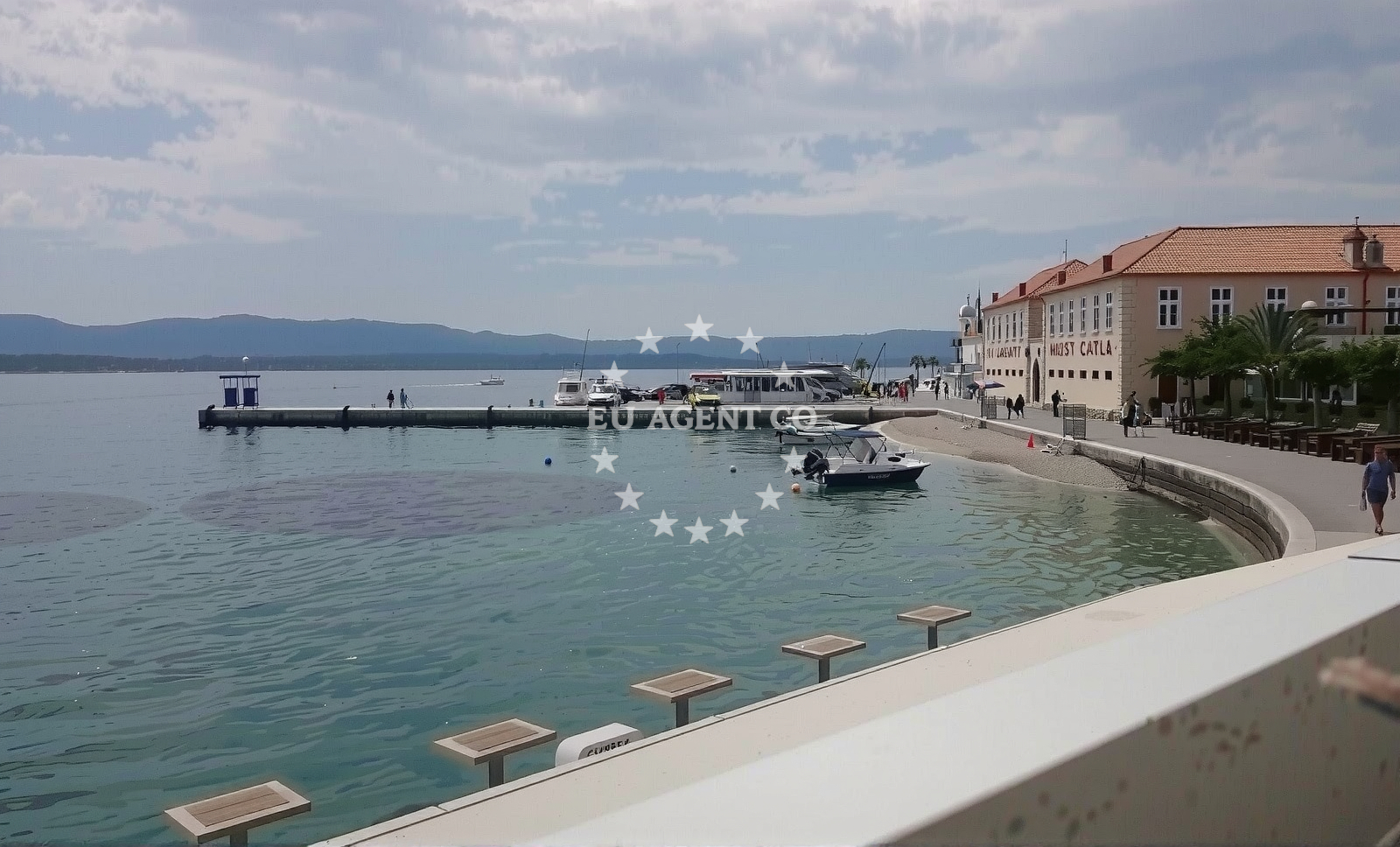 Shoreline and swimming area at Riva beach in Ruđera Boškovića 6a, Bol