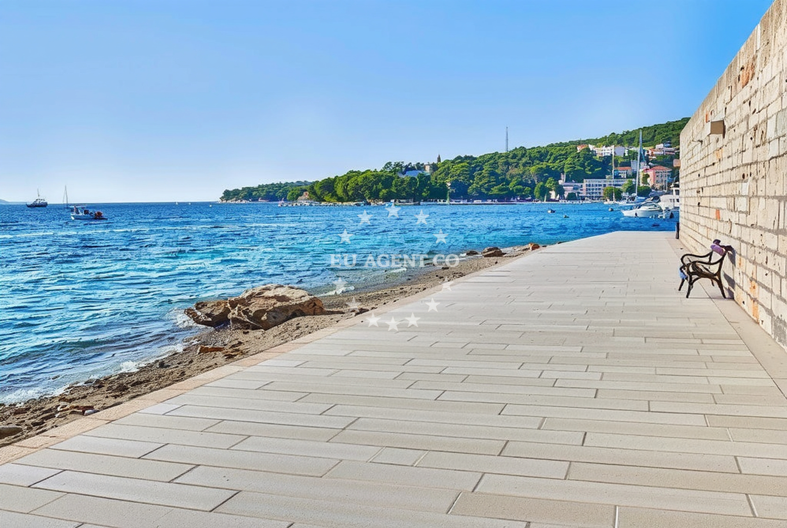 Beach facilities and surroundings at Riva, Hvar (Hvar) Beach in Riva