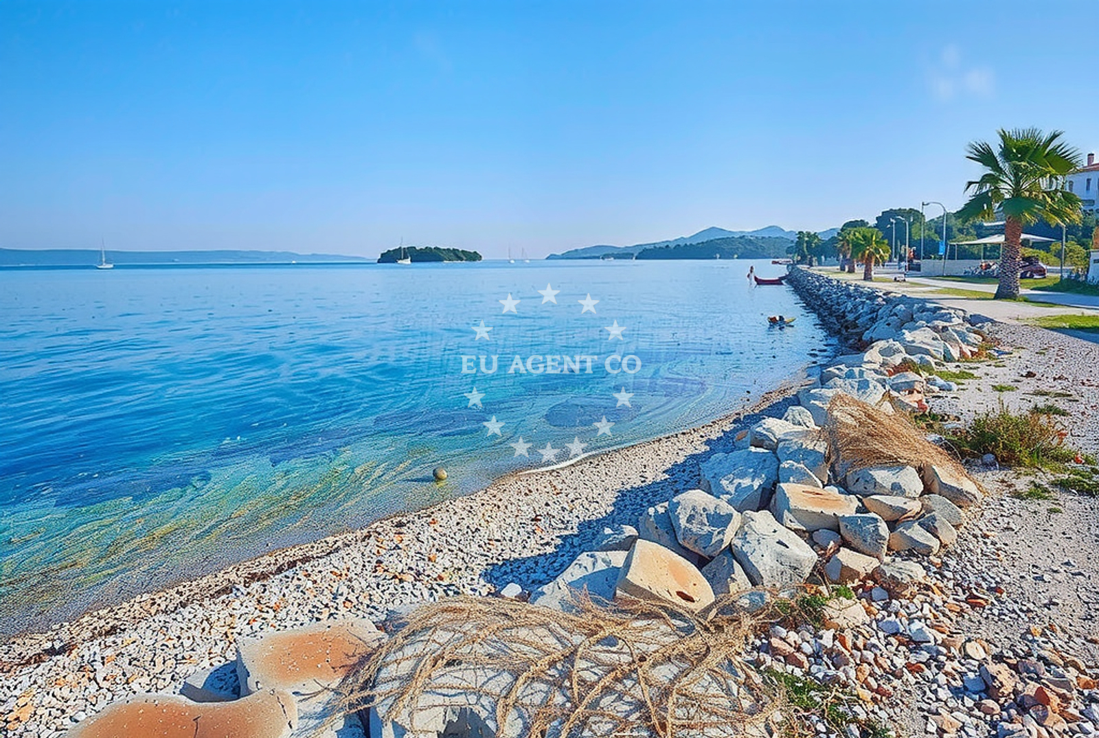 Beach facilities and surroundings at Riva istok, Kukljica (Ugljan) Beach in Riva istok