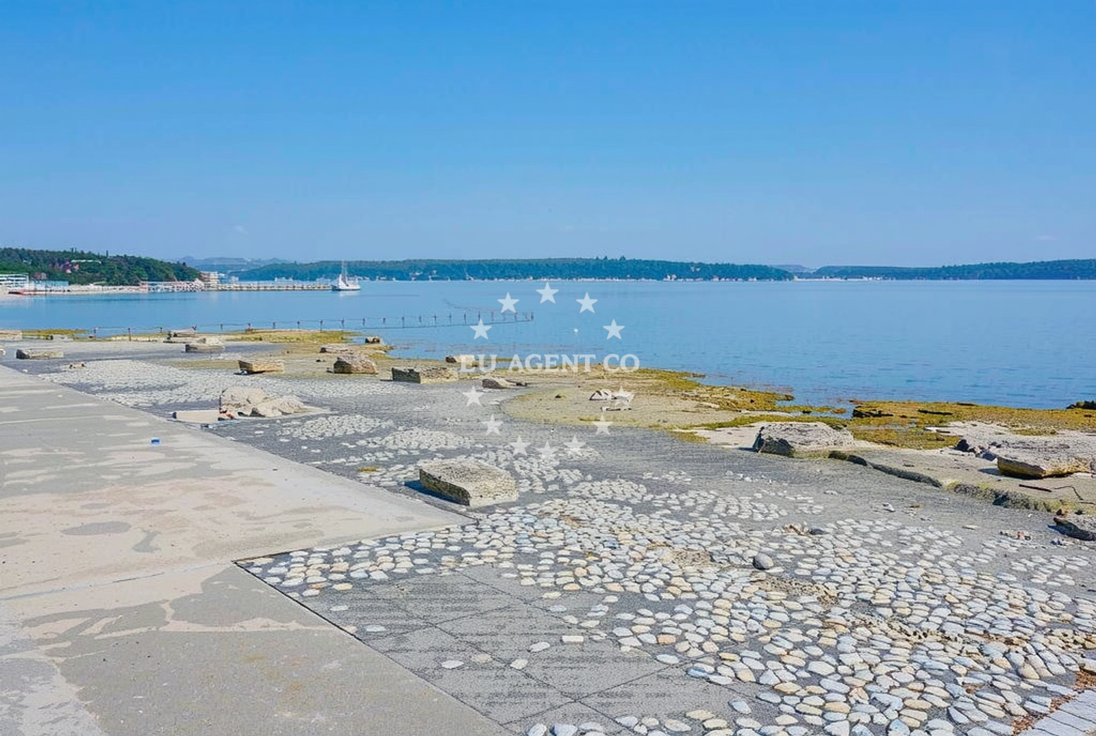 Shoreline and swimming area at Rivarela, Novigrad (Istarska županija) Beach in Rivarela