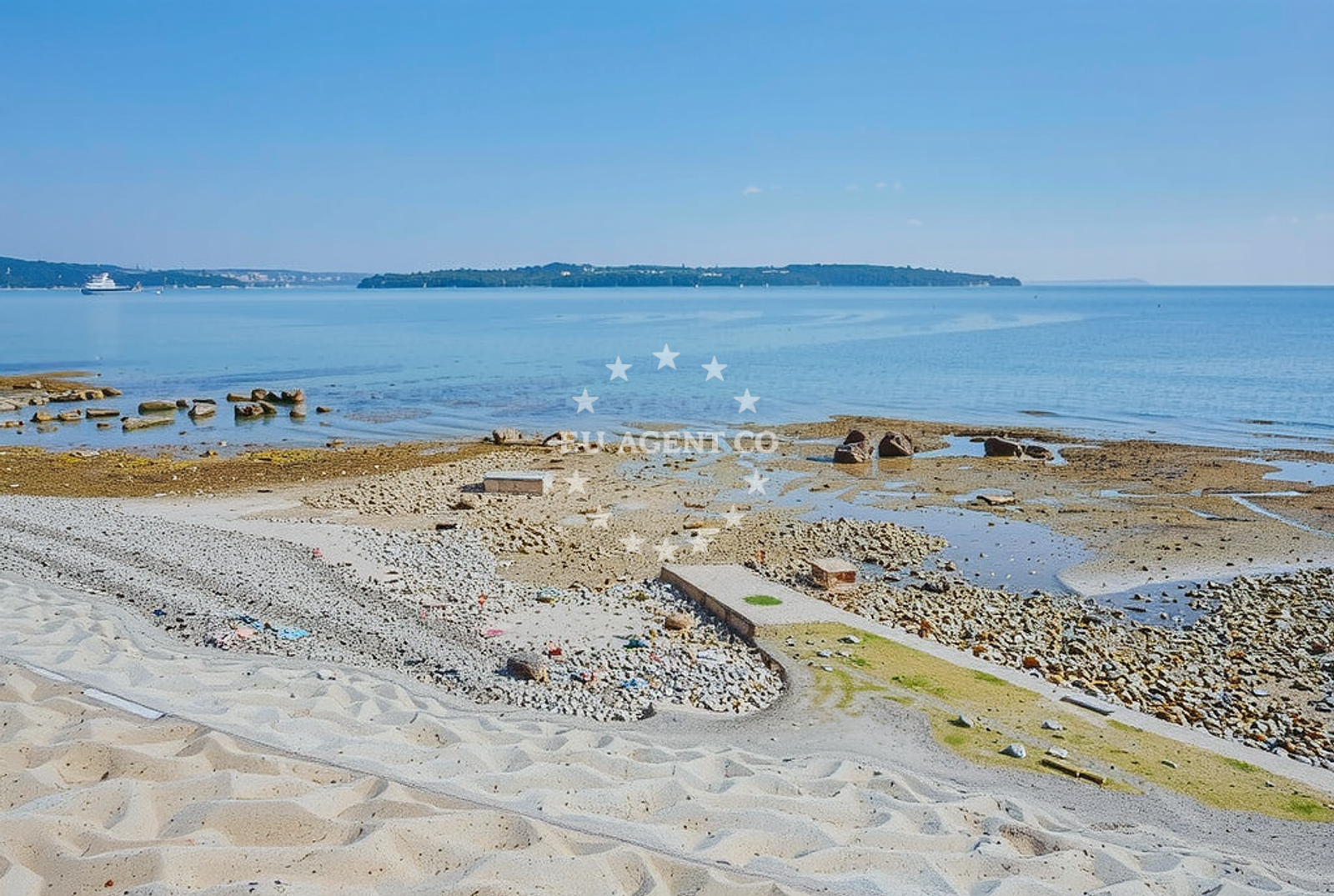 Beach facilities and surroundings at Rivarela, Novigrad (Istarska županija) Beach in Rivarela