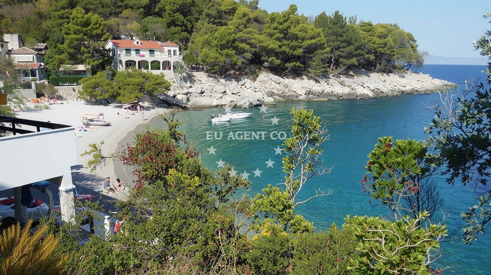 Shoreline and swimming area at Robinson beach in , Bogomolje