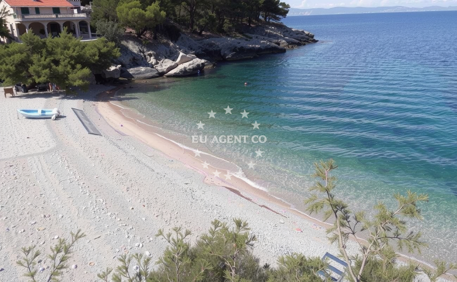 Beach facilities and surroundings at Robinson beach in , Bogomolje