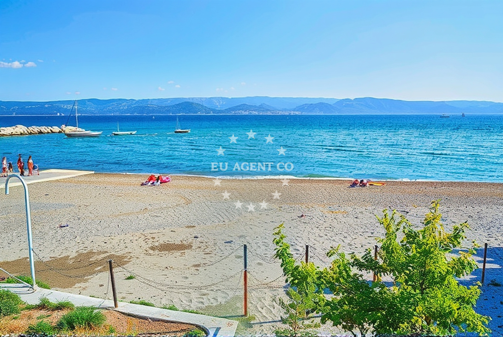Beach facilities and surroundings at Rogač istok, Duće Beach in Rogač istok