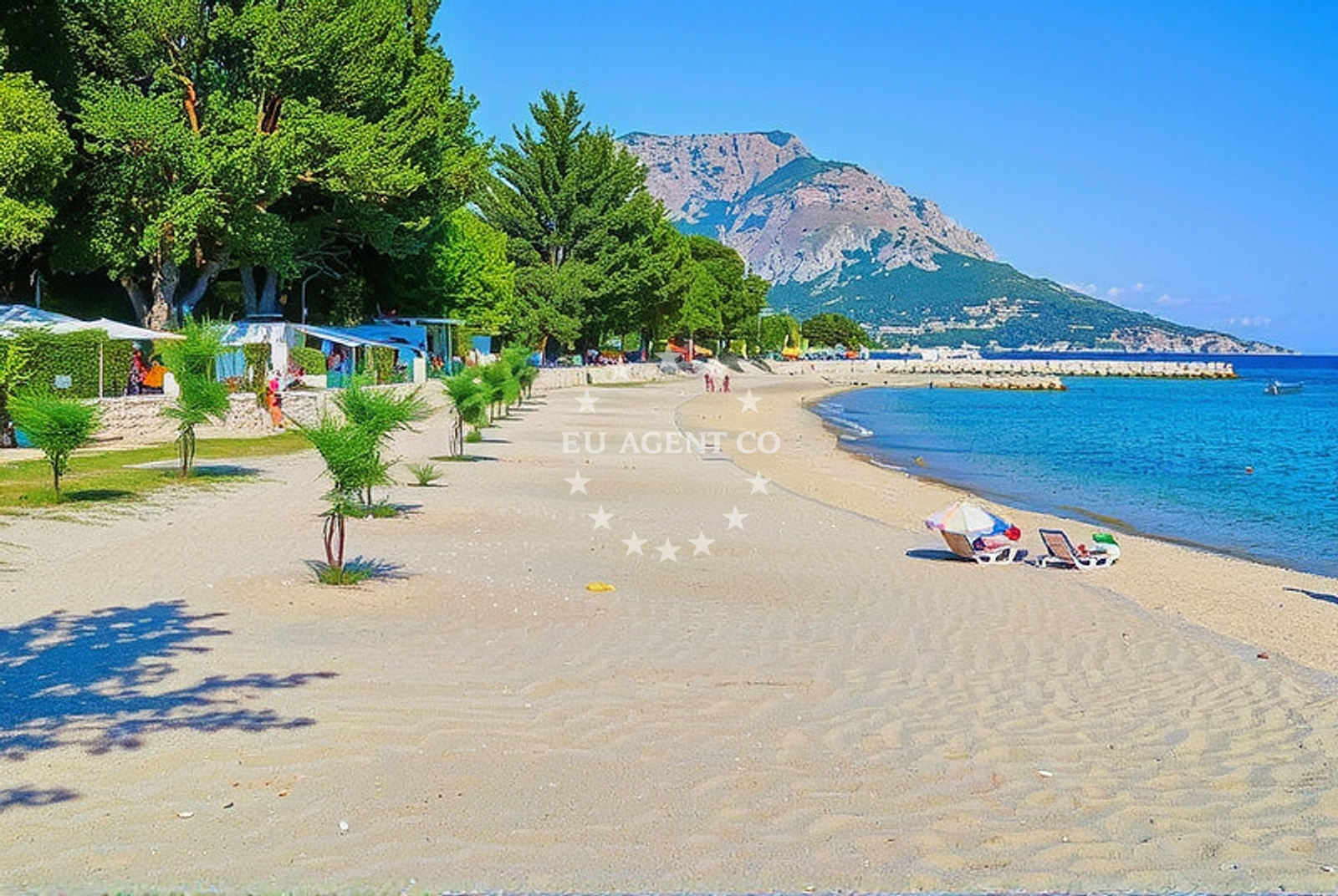 Shoreline and swimming area at Rogač zapad, Duće Beach in Rogač zapad