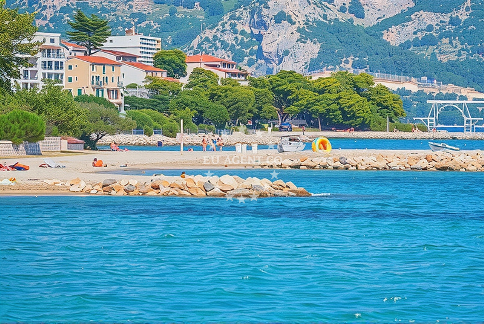 Beach facilities and surroundings at Rogač zapad, Duće Beach in Rogač zapad