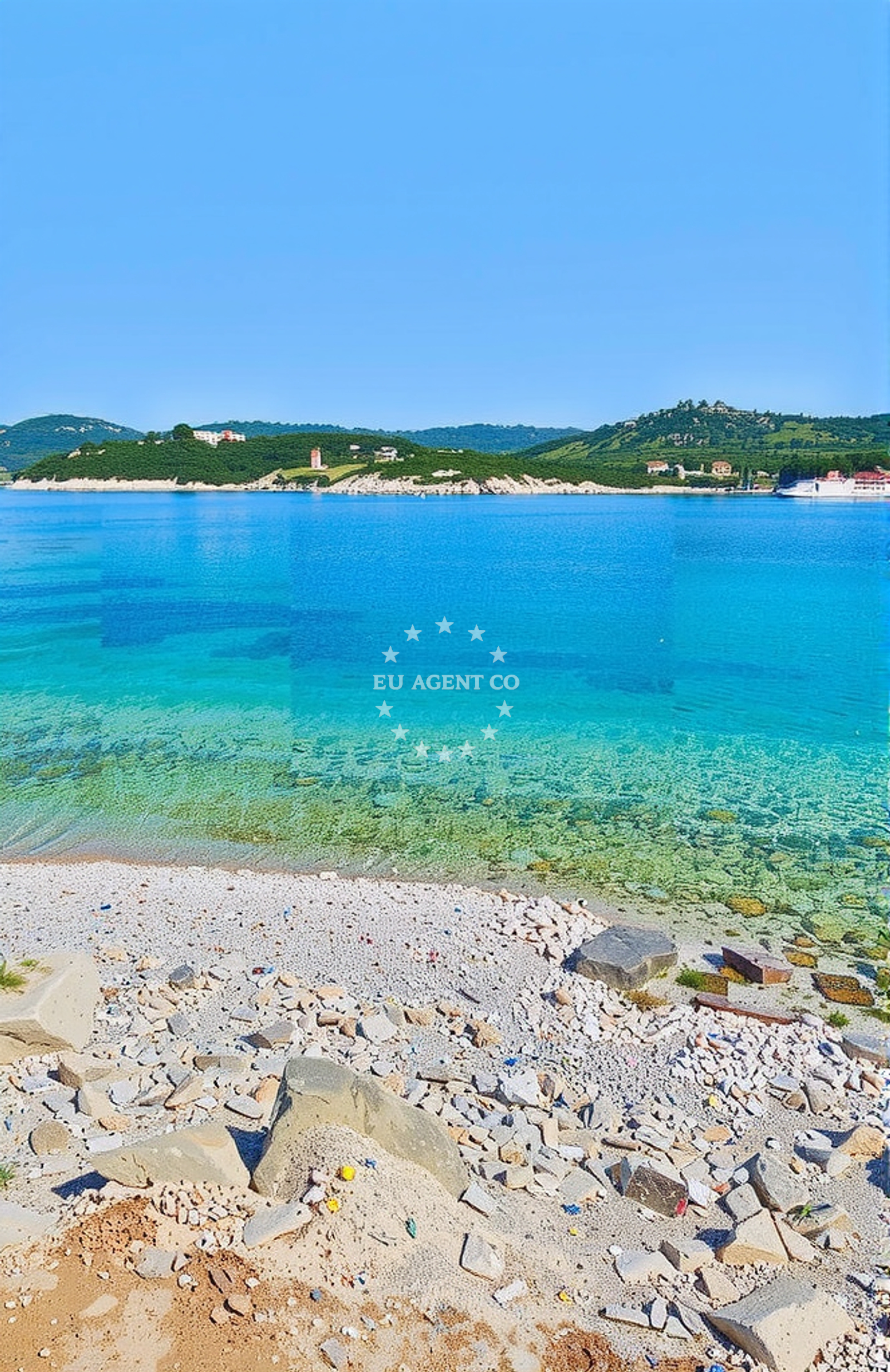Beach facilities and surroundings at Rogačić (Vis): beaches and coves (6) in Rogačić (Vis)
