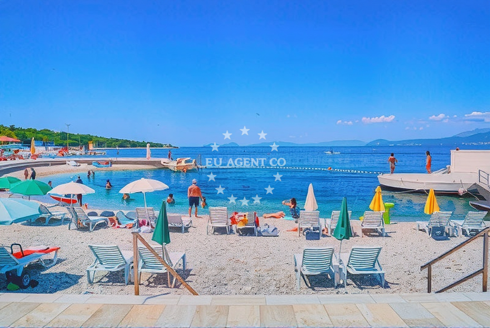 Shoreline and swimming area at Rot, Postira (Brač) Beach in Rot