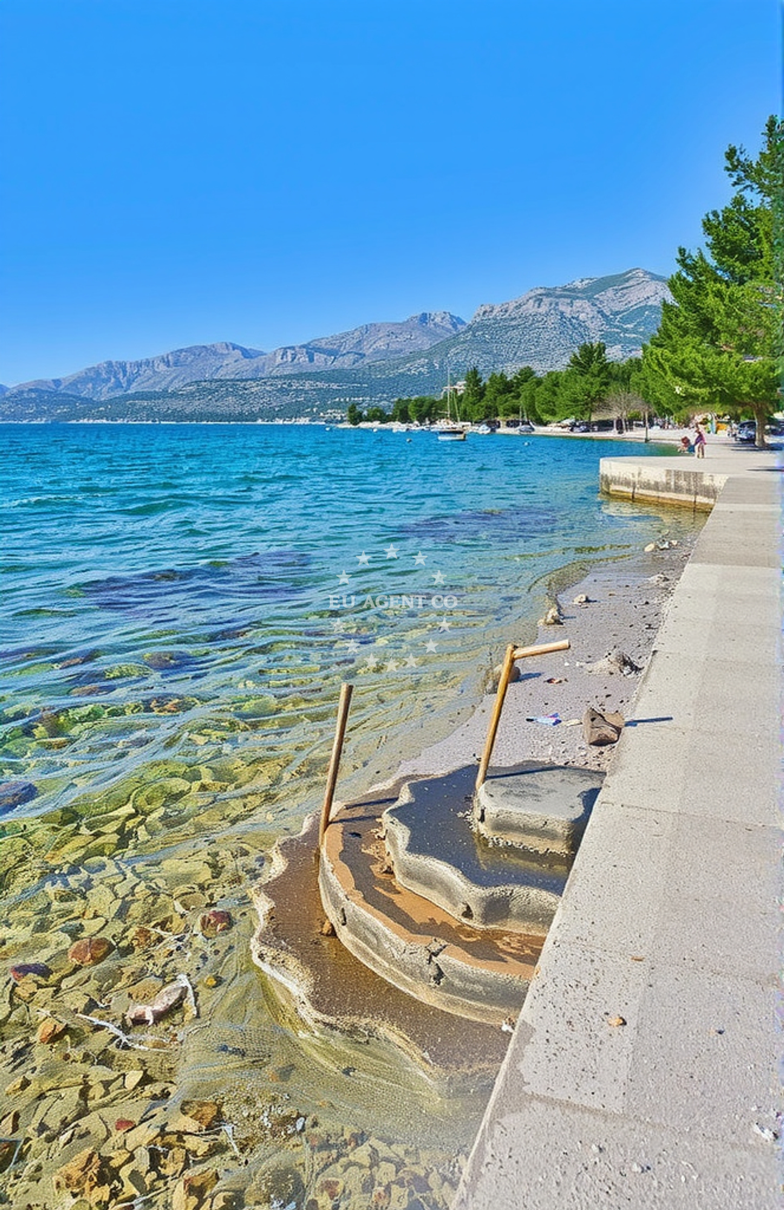 Beach facilities and surroundings at Rovanjska, Rovanjska Beach in Rovanjska