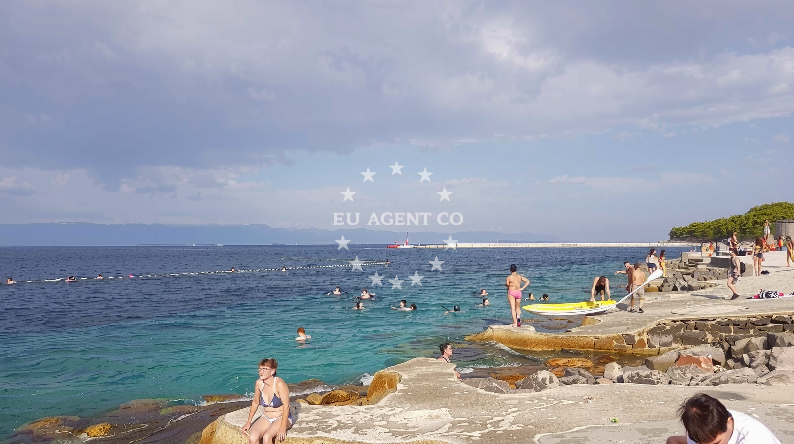 Beach facilities and surroundings at Rovanska beach in Ulica Rovenska 26, Veli Lošinj