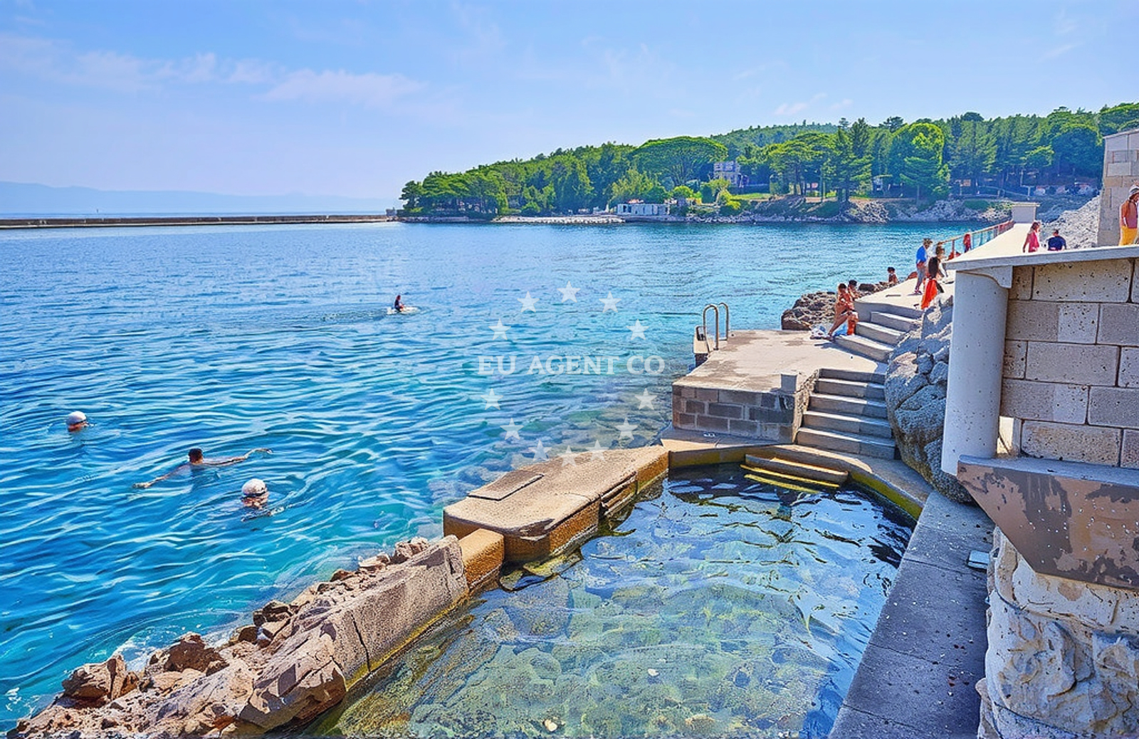 Shoreline and swimming area at Rovenska zapad, Veli Lošinj (Lošinj) Beach in Rovenska zapad