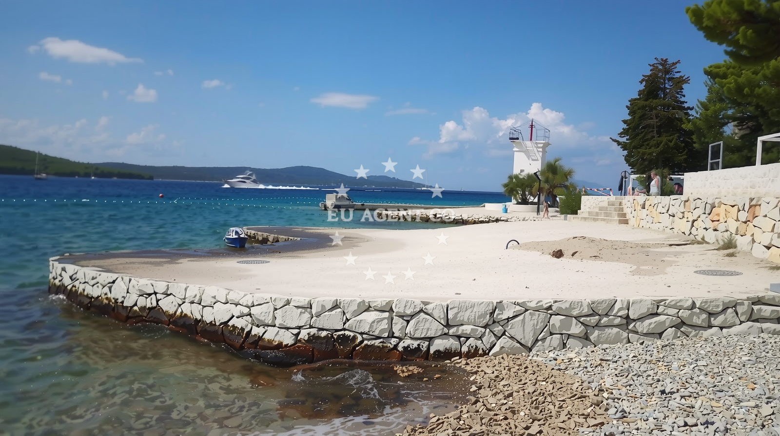 Beach facilities and surroundings at Rt Bijaka beach in Milna 1068, Milna